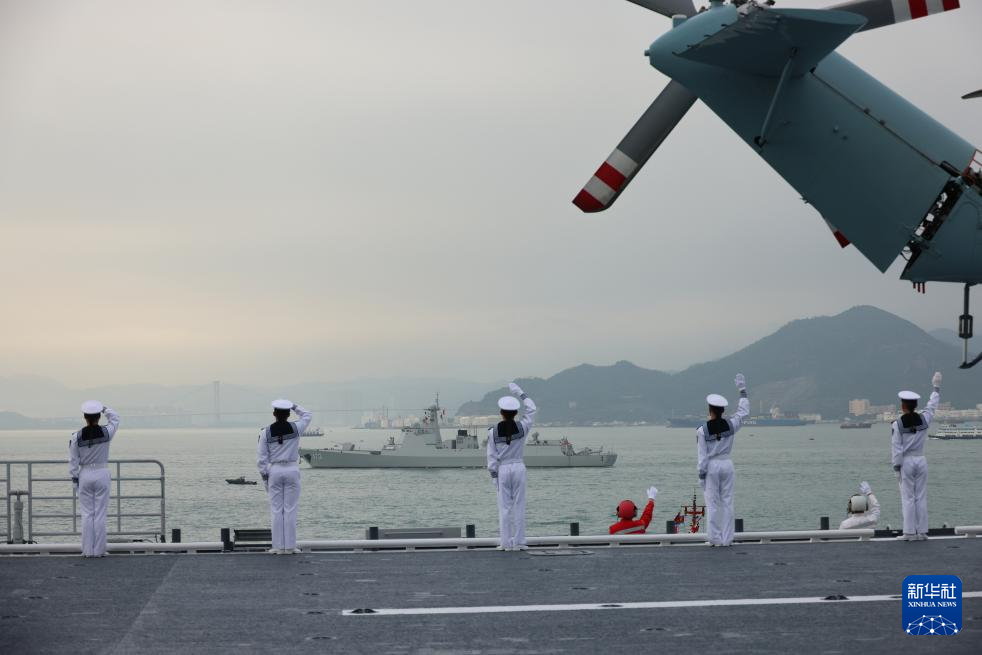 海軍艦艇編隊(duì)圓滿完成訪問香港活動(dòng)返航