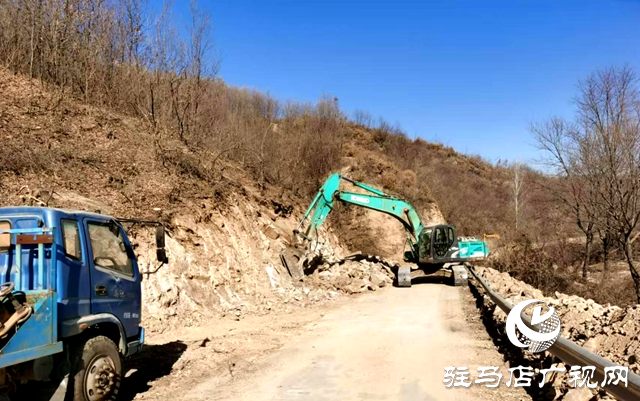 泌陽(yáng)縣銅山鄉(xiāng)：機(jī)器轟鳴修路忙 文旅發(fā)展新篇章