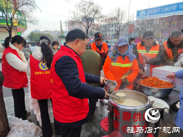 確山縣盤龍街道生產(chǎn)街社區(qū)開展“學(xué)雷鋒”志愿服務(wù)活動