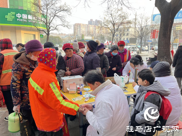 確山縣盤龍街道生產(chǎn)街社區(qū)開展“學(xué)雷鋒”志愿服務(wù)活動