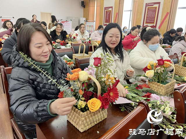 驛城區(qū)雪松街道辦事處舉辦“三八”婦女節(jié)插花活動