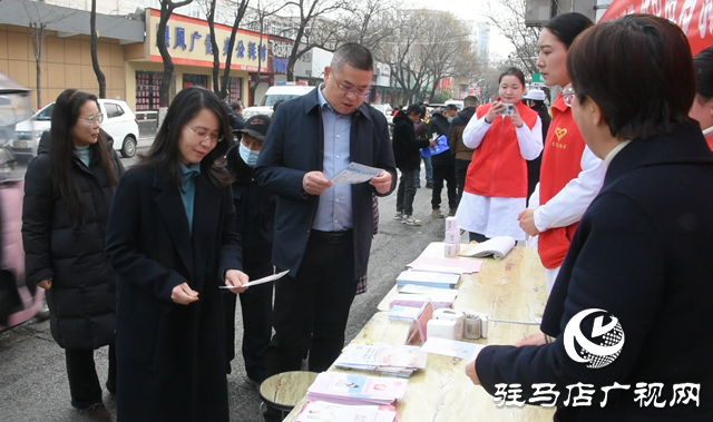 正陽縣婦聯(lián)開展慶祝“三八”婦女節(jié)維權(quán)宣傳活動(dòng)