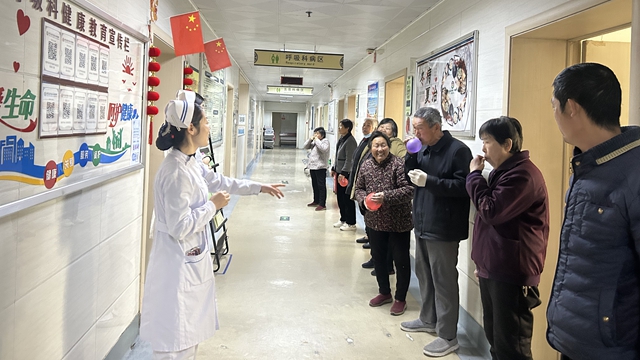 呼吸康復(fù)路，護(hù)患同行時(shí)——駐馬店市第二中醫(yī)院帶領(lǐng)患者開展呼吸操運(yùn)動(dòng)