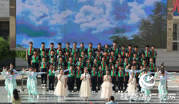 駐馬店市第二小學(xué)隆重舉行“悅讀潤童心 經(jīng)典啟新程“經(jīng)典誦讀比賽活動