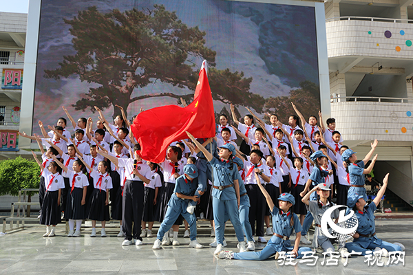 駐馬店市第二小學(xué)隆重舉行“悅讀潤童心 經(jīng)典啟新程“經(jīng)典誦讀比賽活動