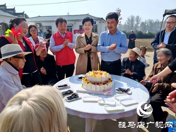 以孝善與活力為筆，繪就鄉(xiāng)村新畫卷 ——專訪平輿縣萬(wàn)金店鄉(xiāng)土店村支部書記李新立