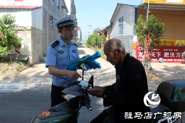 平輿縣公安局交警大隊(duì)強(qiáng)化宣傳引導(dǎo)、護(hù)航群眾平安出行  