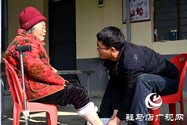  平輿貨車司機(jī)變身養(yǎng)老守護(hù)者 用愛(ài)為老人撐起溫暖港灣