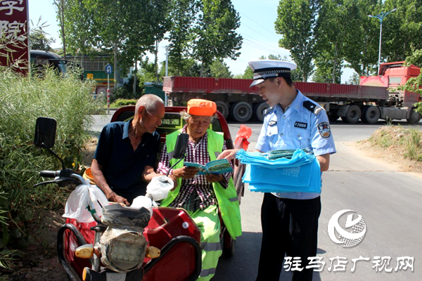 平輿縣公安局交警大隊(duì)強(qiáng)化宣傳引導(dǎo)、護(hù)航群眾平安出行  