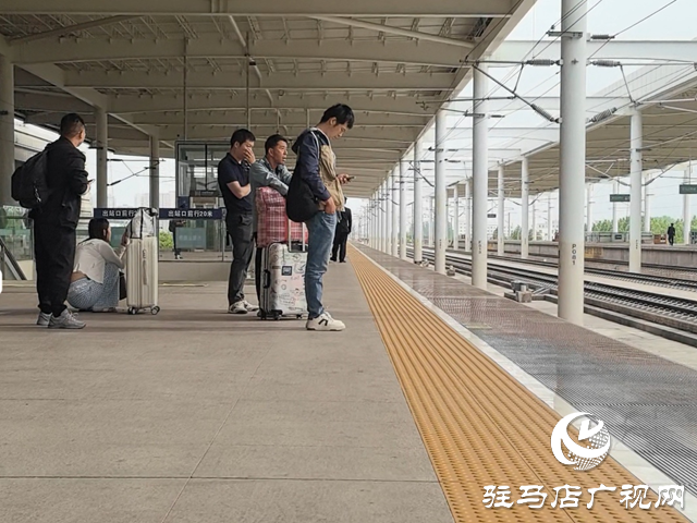 帶娃坐火車(chē)安全攻略來(lái)了 這些細(xì)節(jié)要注意