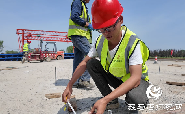 “五一”堅(jiān)守筑通途 駐馬店107國道東移項(xiàng)目建設(shè)者用汗水詮釋勞動擔(dān)當(dāng)