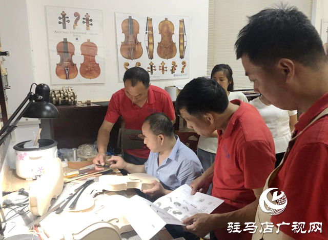 郭新社：精耕細(xì)作琴產(chǎn)業(yè) 琴韻悠揚(yáng)傳世界