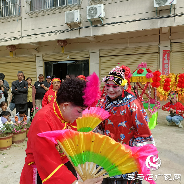  非遺盛宴！王店大裝閃耀高店鎮(zhèn)，傳統(tǒng)魅力引萬人圍觀