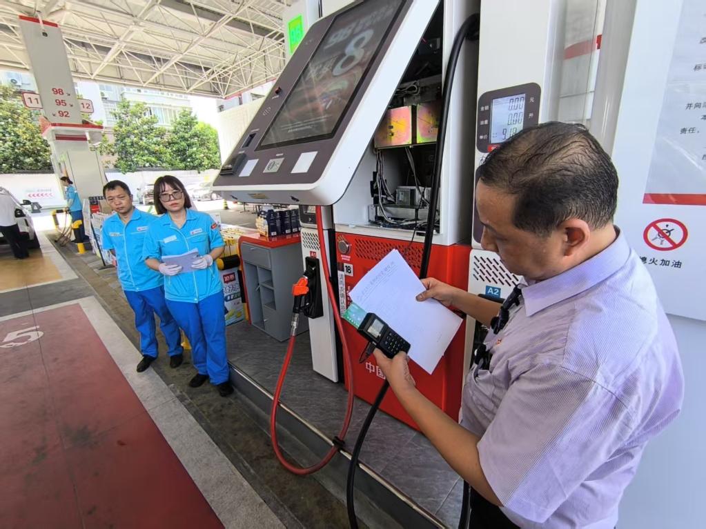 汽車加完油，留在加油槍和油管里的油計費(fèi)嗎？